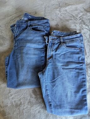 2 Pair Old Navy Skinny Jeans, 6 Short